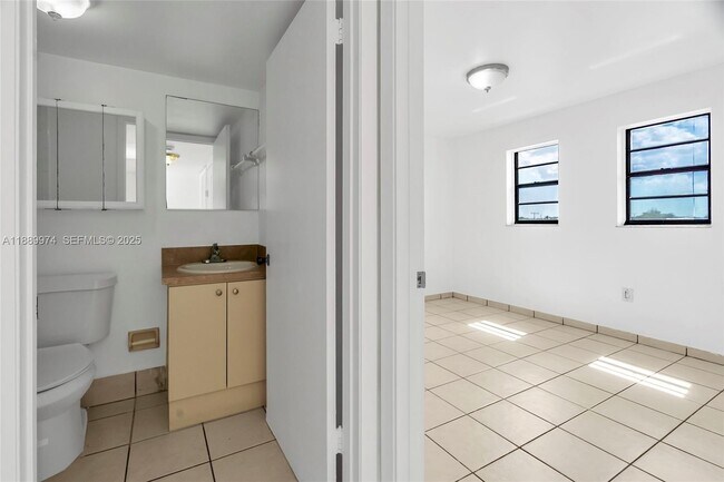 Building Photo - 3945 SW 89th Ave