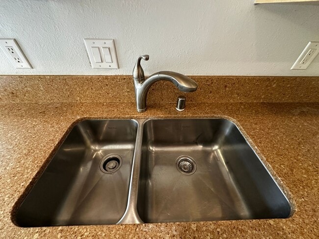 Building Photo - Single Story townhome, water/sewer paid by...