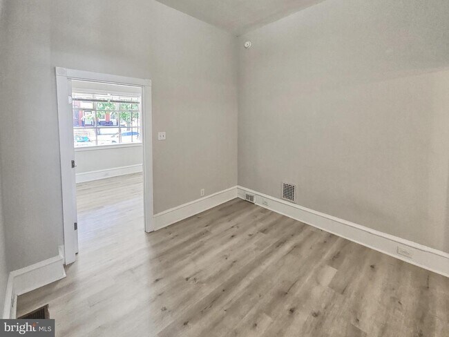 Building Photo - 637 N 32nd St