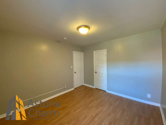 Building Photo - 3 Bed with Finished Basement, Skylight Bath, and Private Yard