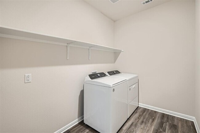 Building Photo - 360 El Capitan Lp