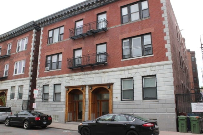 Building Photo - Fenway 2 Bed / 2 Bath – Heat & Hot Water Included – Renovated Kitchen – 9/1