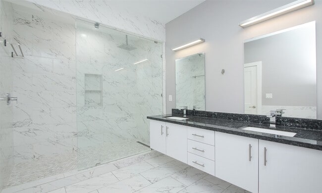 Building Photo - 309 E 43rd St