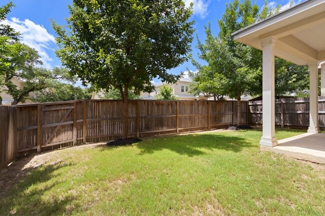 Building Photo - 3 Bedrooms and 2.5 Bathrooms located in Ca...