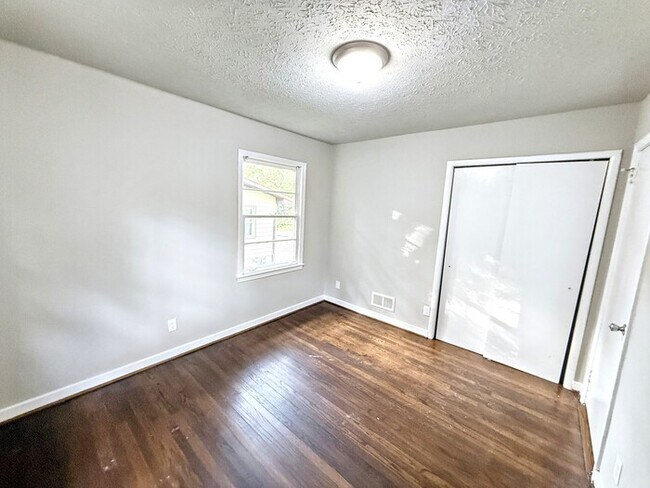 Building Photo - 1317 5 Mile Rd