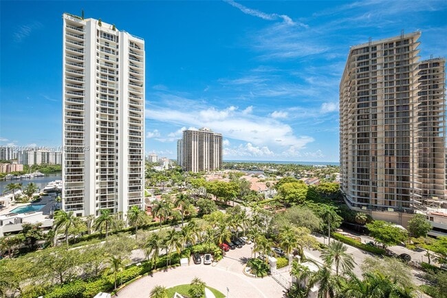 Primary Photo - 19400 Turnberry Way