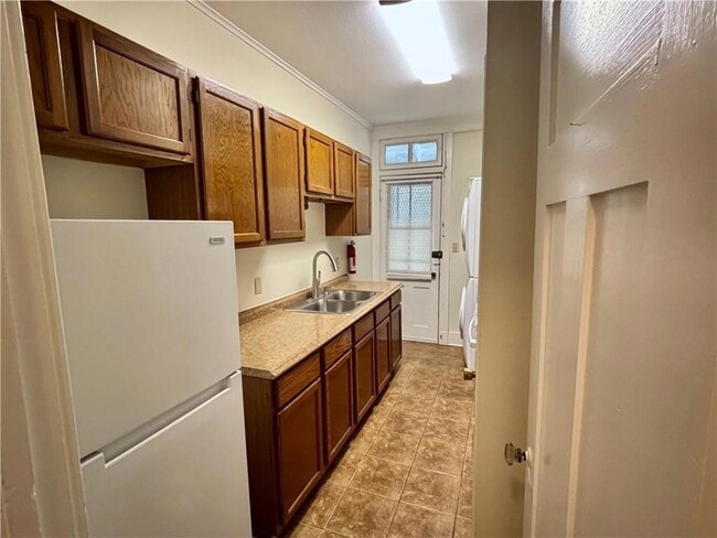 Building Photo - 7726 S Claiborne Ave