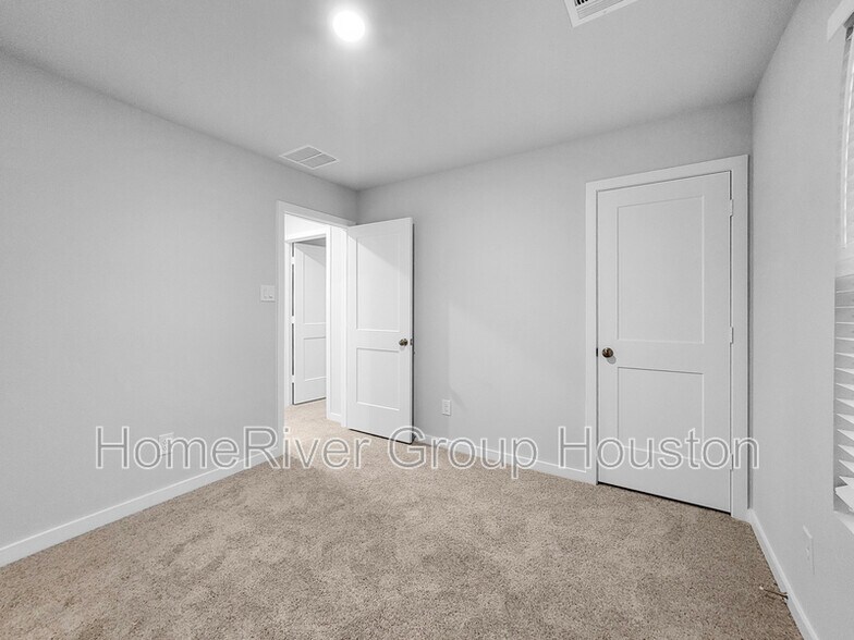 Building Photo - 10759 Red Flagstone Dr