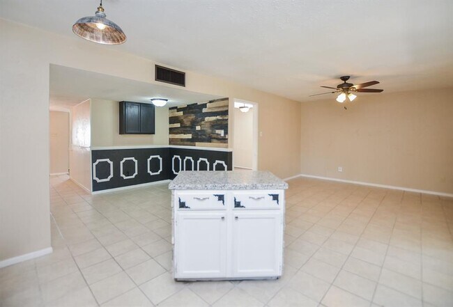 Building Photo - 17323 Glenpatti Dr