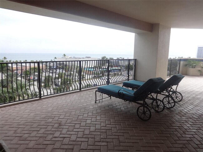 Building Photo - 100 S Birch Rd