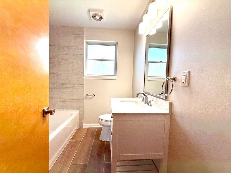 Building Photo - 1104 N Bengal Rd