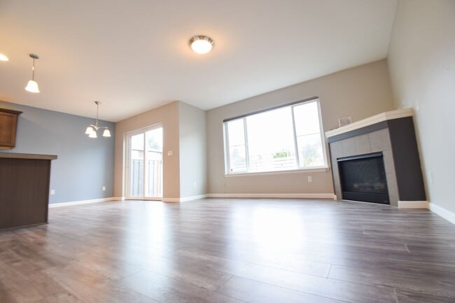 Building Photo - Beautiful Single Family Home!  Close to Downtown Hillsboro!