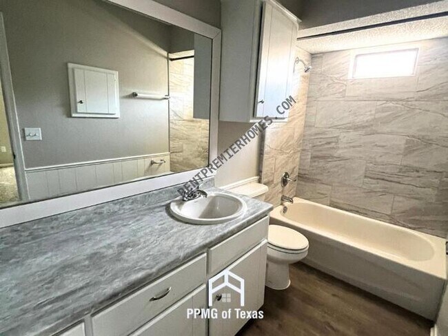 Building Photo - 1812 Mark Trail