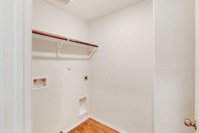 Building Photo - 14620 Wheeler Dr