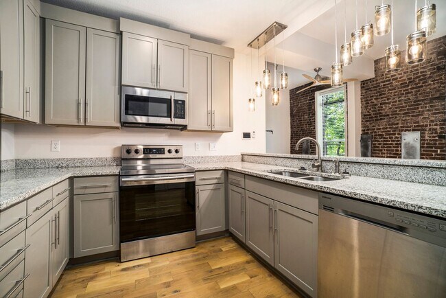 Building Photo - Modern 1 Bedroom, 1 Bath Apartment Home  Located In Historic Westport