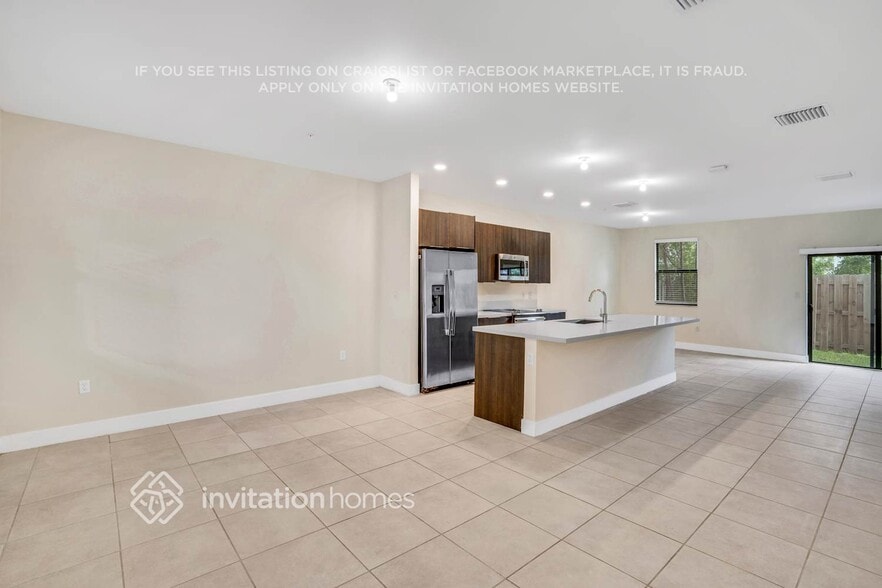 Building Photo - 10437 NW 82nd St