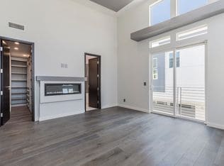 Building Photo - 205 S Irena Ave