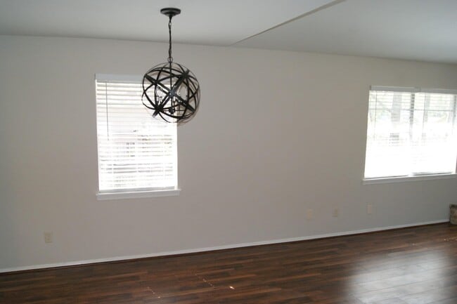 Building Photo - 3322 Sycamore Springs Dr