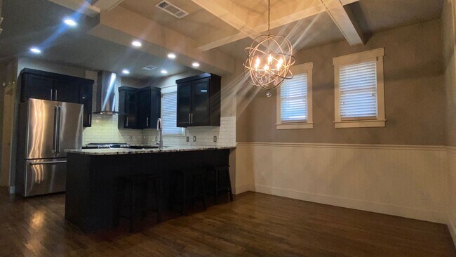 Building Photo - Craftsman-Style Home in Historic Fairmount!