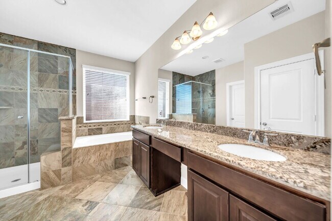 Building Photo - Welcome to this well-kept, single-story gem located in the Villas of Mia Lago!