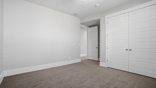 Building Photo - Luxurious Herriman 6 Bed with Indoor Court, Theater & Stunning Views!!!