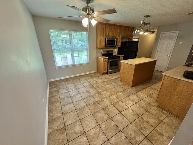 Building Photo - 2237 Ross Ln