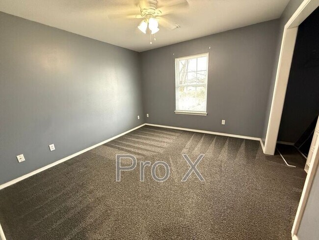 Building Photo - 1603 Annie Baxter Ave