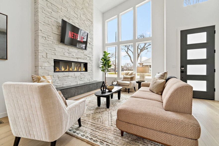 Primary Photo - 1530 S Denver Ave