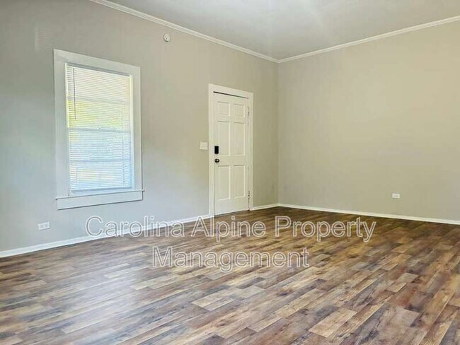 Building Photo - 321 N Poplar St