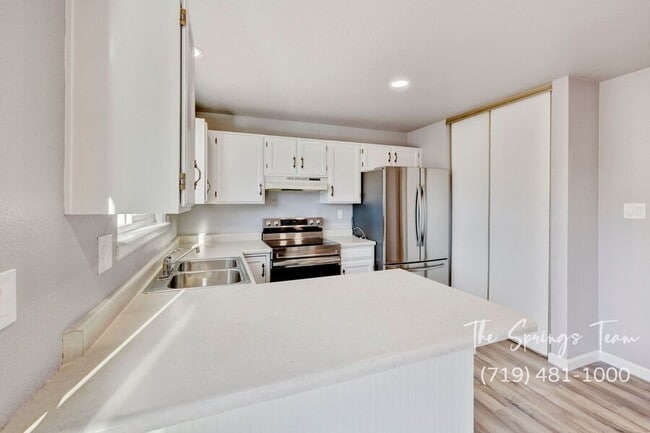 Building Photo - 6460 Bugle Dr