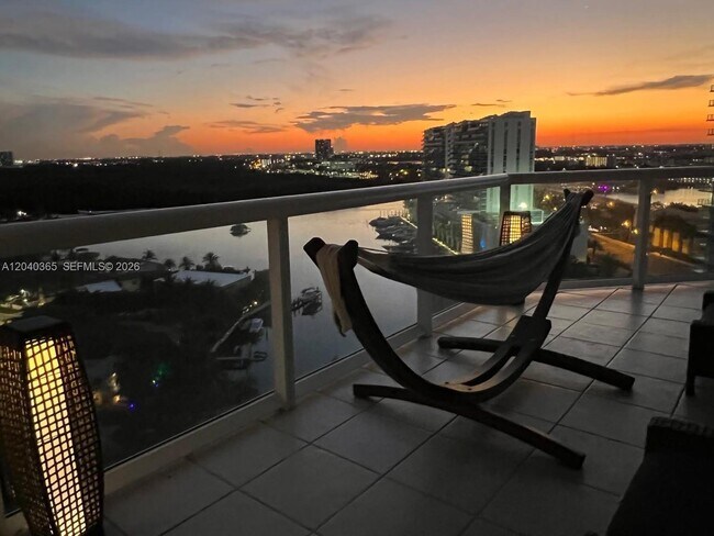 Building Photo - 16500 Collins Ave
