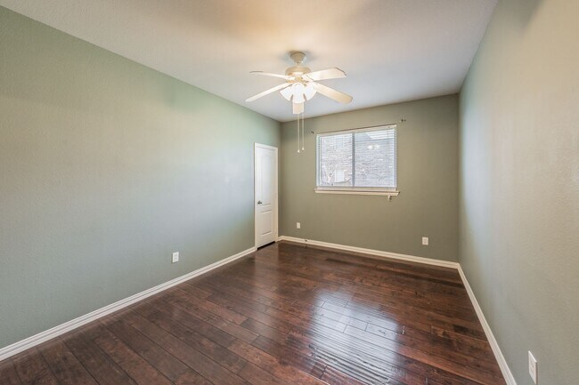 Building Photo - 3504 Oliver Dr