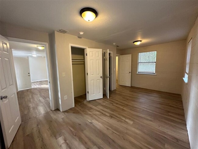 Building Photo - 657 NE Waldo Rd