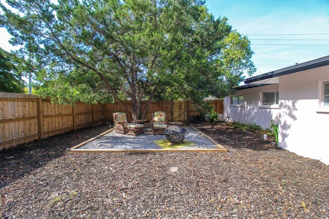 Building Photo - West of Trail Mid-Century Gem with New Designer Kitchen & Oversized Corner Lot