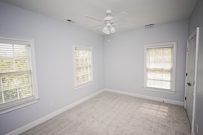 Building Photo - 856 Harborside Ln