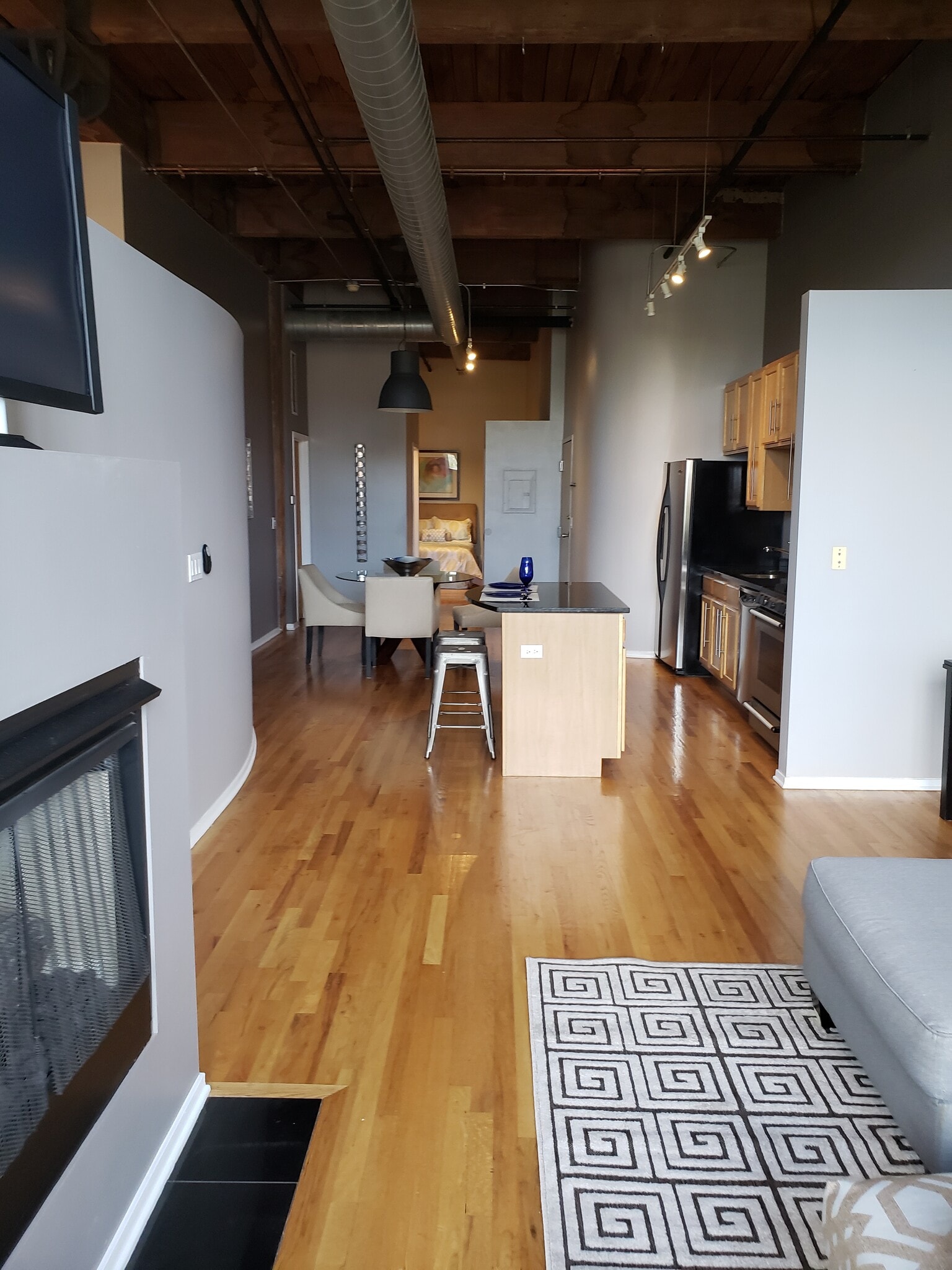 Building Photo - 1500 W Monroe St