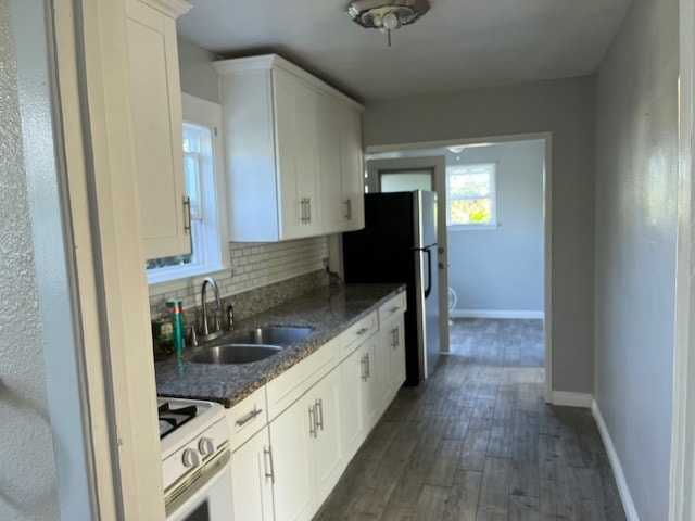 Kitchen. - 3693 Donald Ave