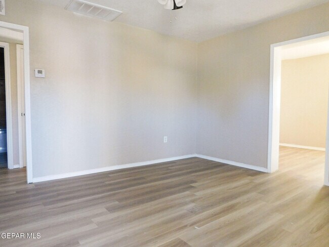 Building Photo - 8940 Ankerson St