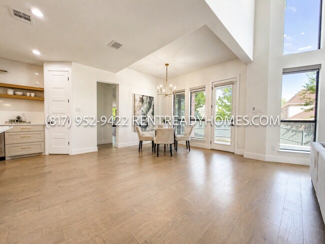 Building Photo - 1750 Greenwood Ct