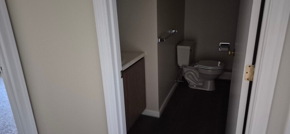 Bathroom - 241 Alfred St