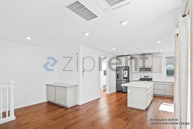 Building Photo - 5876 Cadence Ave