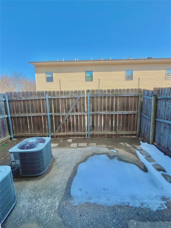 Building Photo - 1901 E Lindsey St