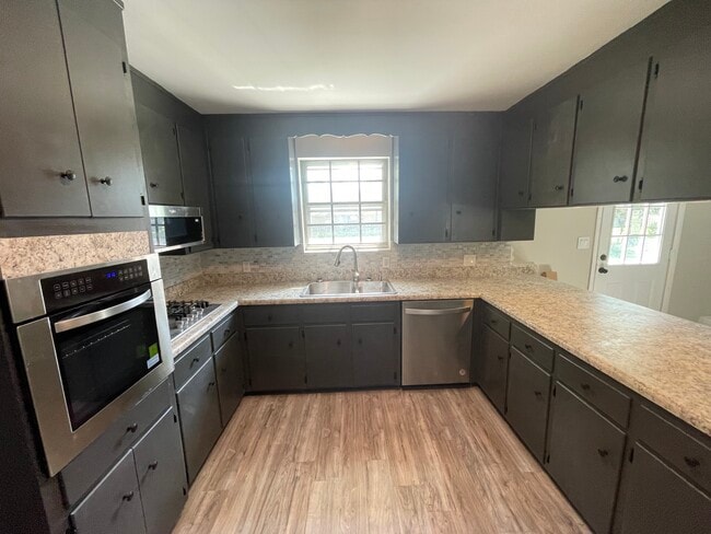 Kitchen with brand new appliances - 1720 Fireman Dr