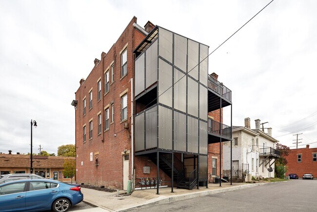 Building Photo - 79 Parsons Ave