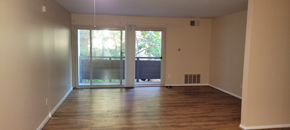 Building Photo - 1611 Hotel Cir S