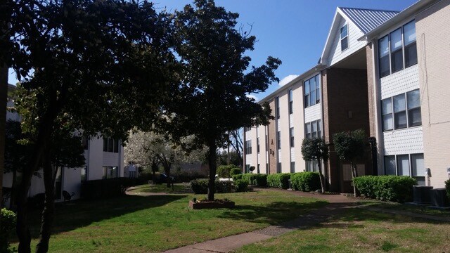 Building Photo - 246 White Bridge Rd
