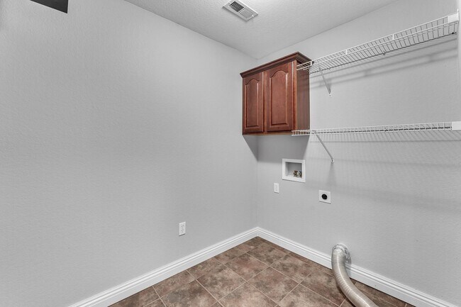 Building Photo - 3/2 Home with EV Charger, Great Outdoor Sp...
