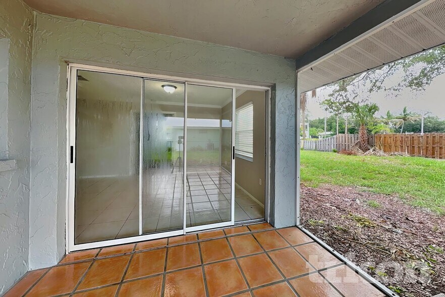 Building Photo - 8105 Longbay Blvd