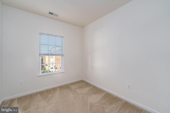 Building Photo - 3223 Clear Spring Dr