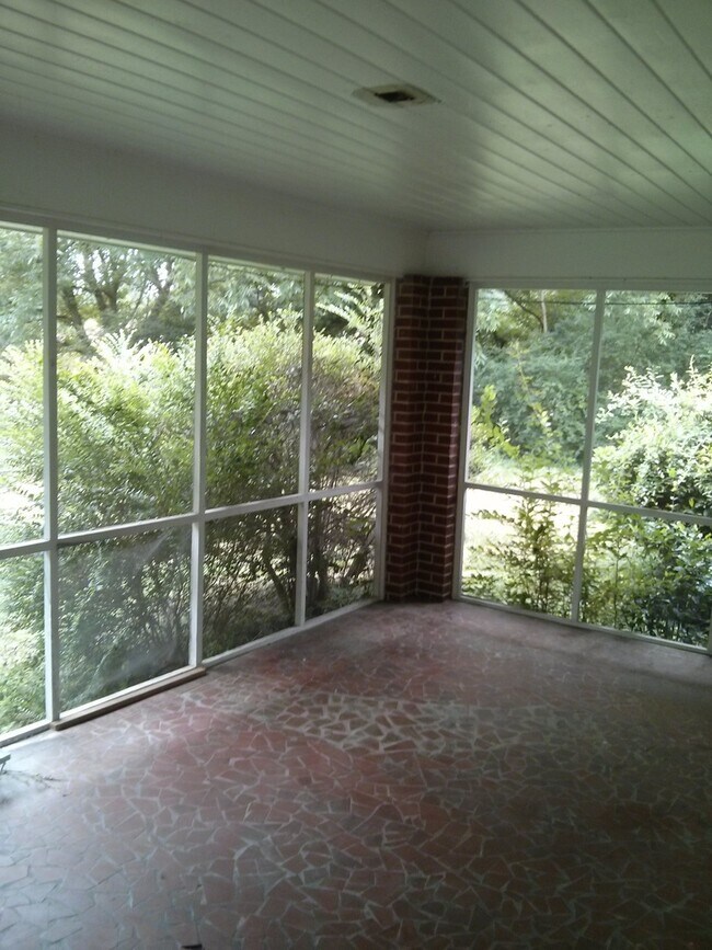 Building Photo - 1284 Lynhurst Dr SW